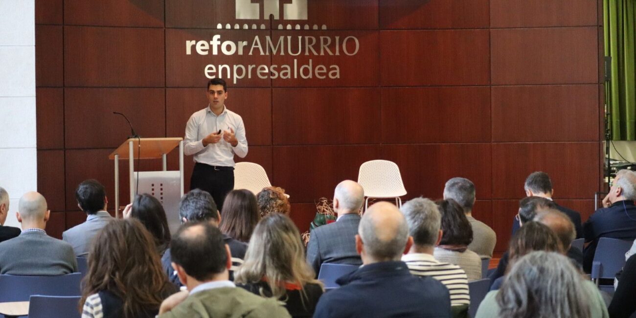 Aiaraldea Berrikuntza Irekiko Fabrikaren aurkezpena eskualdeko enpresen aurrean